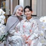 Ayu Ting Ting Cantik Memesona Lebaran 2025, Blouse Bunga Elegan