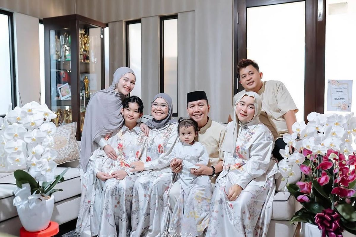 Ayu Ting Ting & Keluarga Cantik, Koleksi Ria Miranda Lebaran 2025