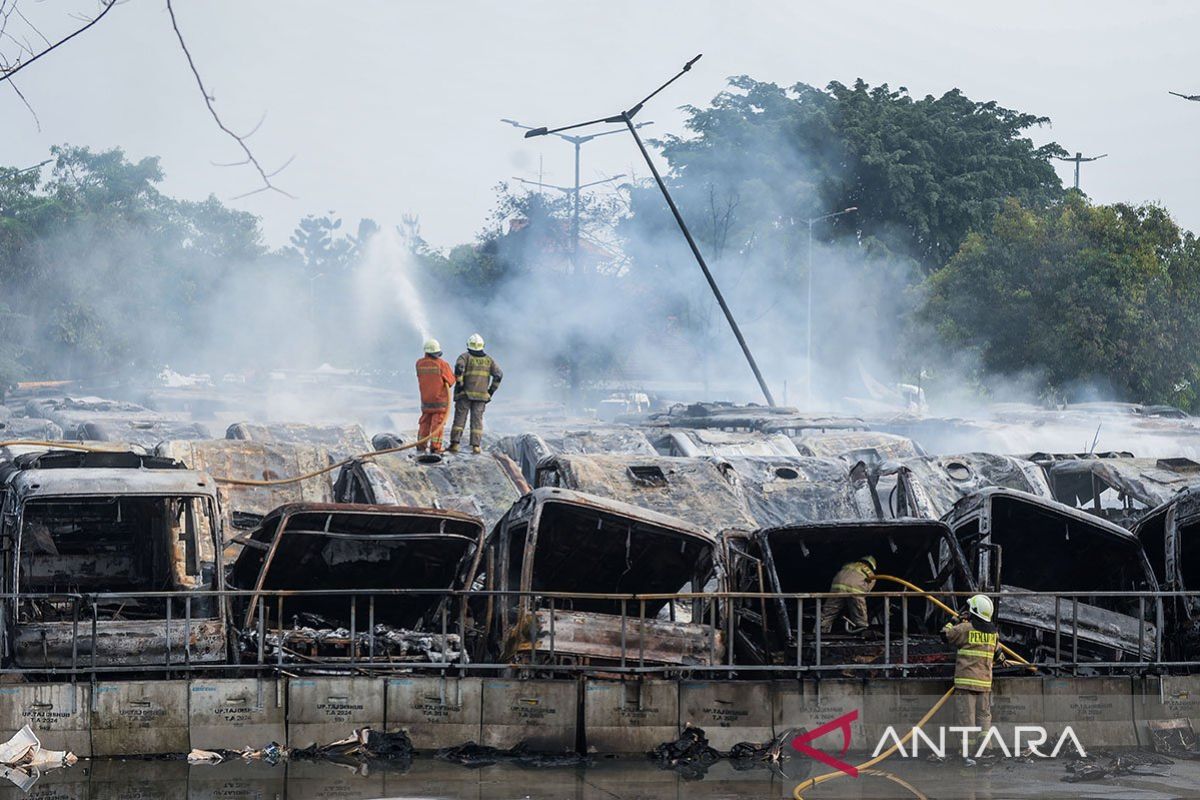 Bus Transjakarta Terbakar Rawa Buaya: Bukan Milik DKI Jakarta?
