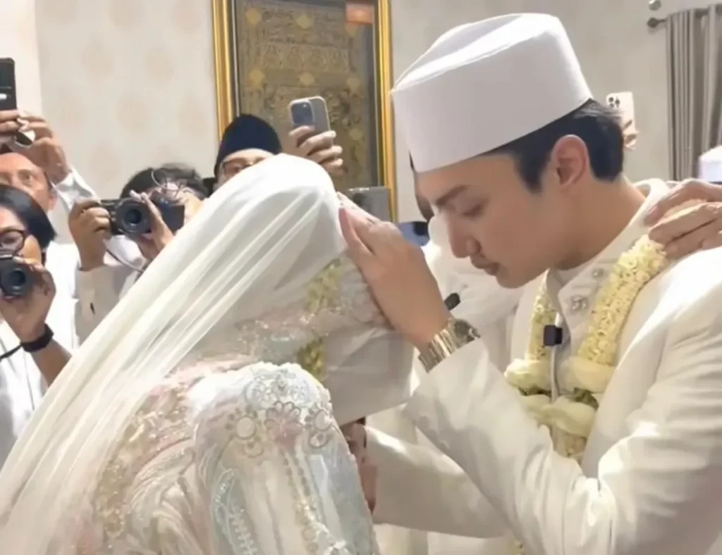 Gus Azmi & Khansa Mariska: Selisih Usia & Kisah Cinta Romantis Mereka