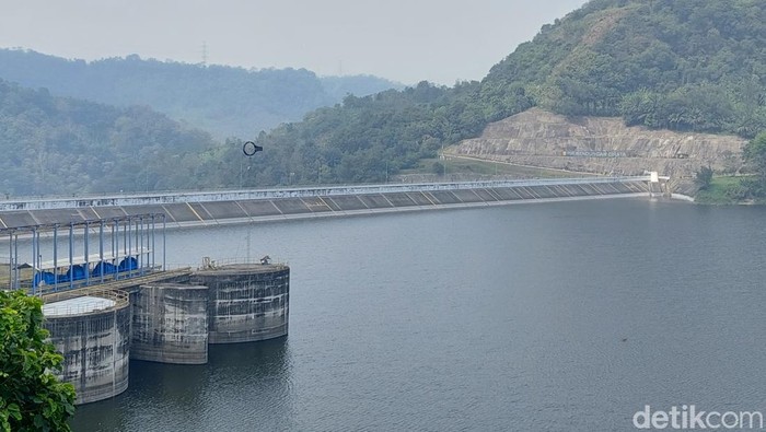 Ikan Waduk Cirata Beracun Merkuri? Trenggono Warning Bahaya!