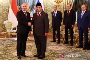 Prabowo Temui Putin, Makan Siang di Istana Konstantin: Rahasia Apa?
