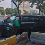 Tabrakan Taksi Online Jakbar: Busway Separator Rusak, Macet Parah